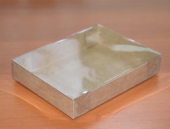 Caixa papel kraft tampa transparente - 17x12.5x3 cm (un)